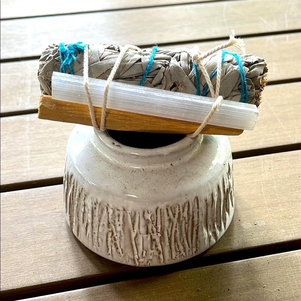 Protection Bundle with Selenite and Palo Santo - Picture 1 of 4